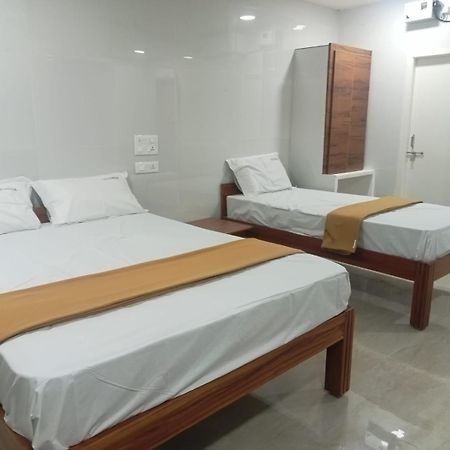 Sai Durga Banquet Hall And Ac Rooms 티루파티 외부 사진