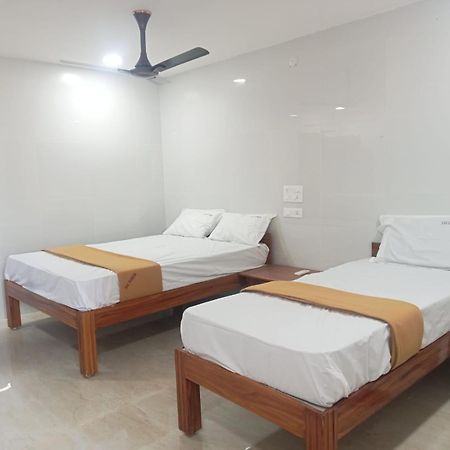 Sai Durga Banquet Hall And Ac Rooms 티루파티 외부 사진