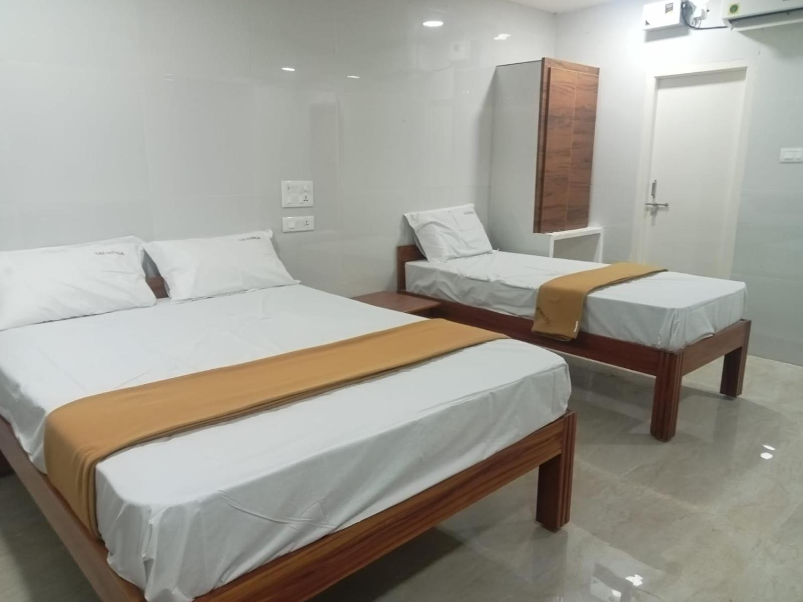 Sai Durga Banquet Hall And Ac Rooms 티루파티 외부 사진