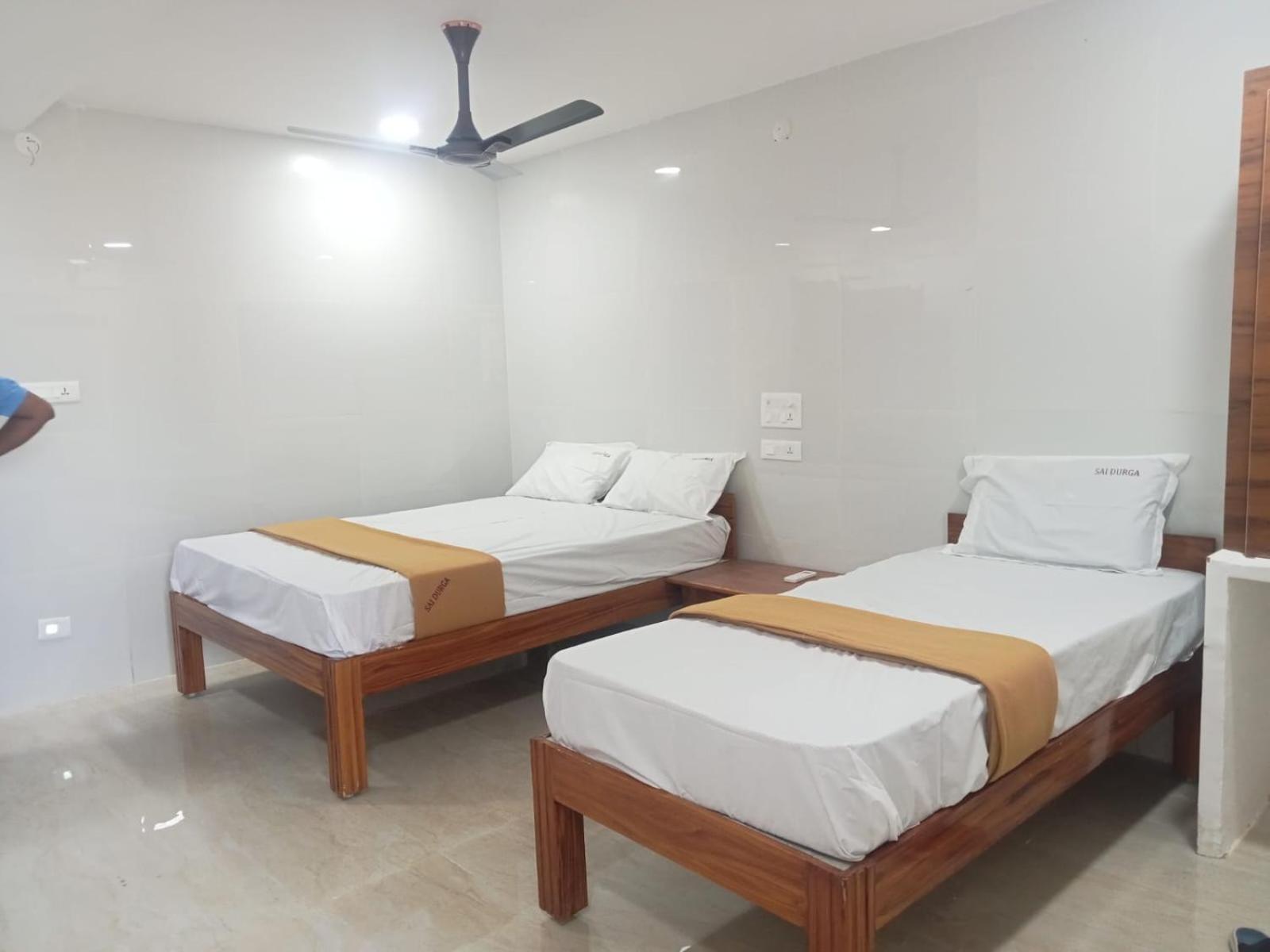 Sai Durga Banquet Hall And Ac Rooms 티루파티 외부 사진